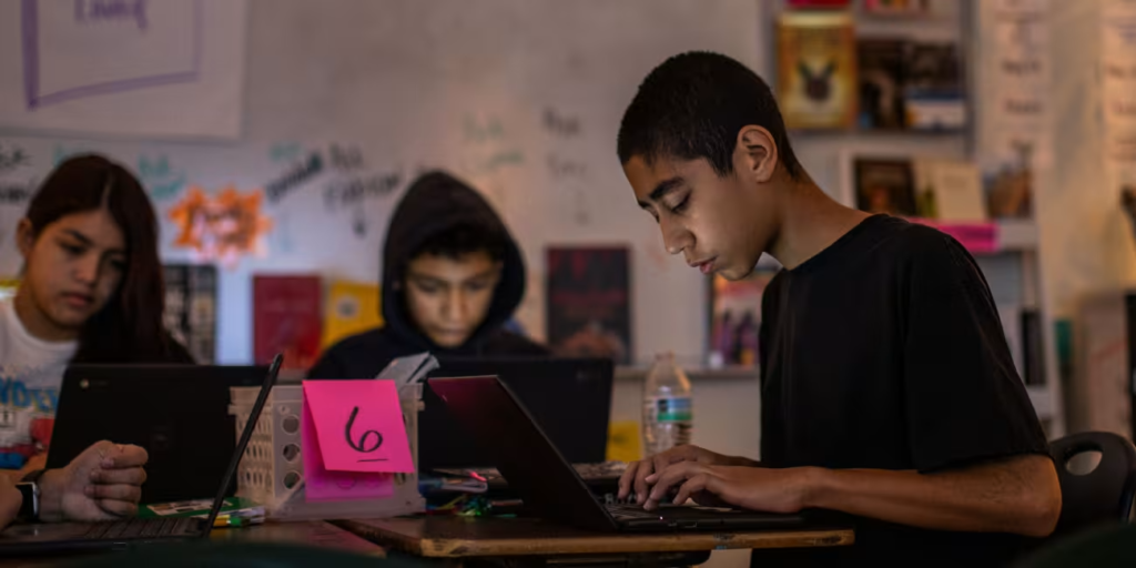 crianças conectadas